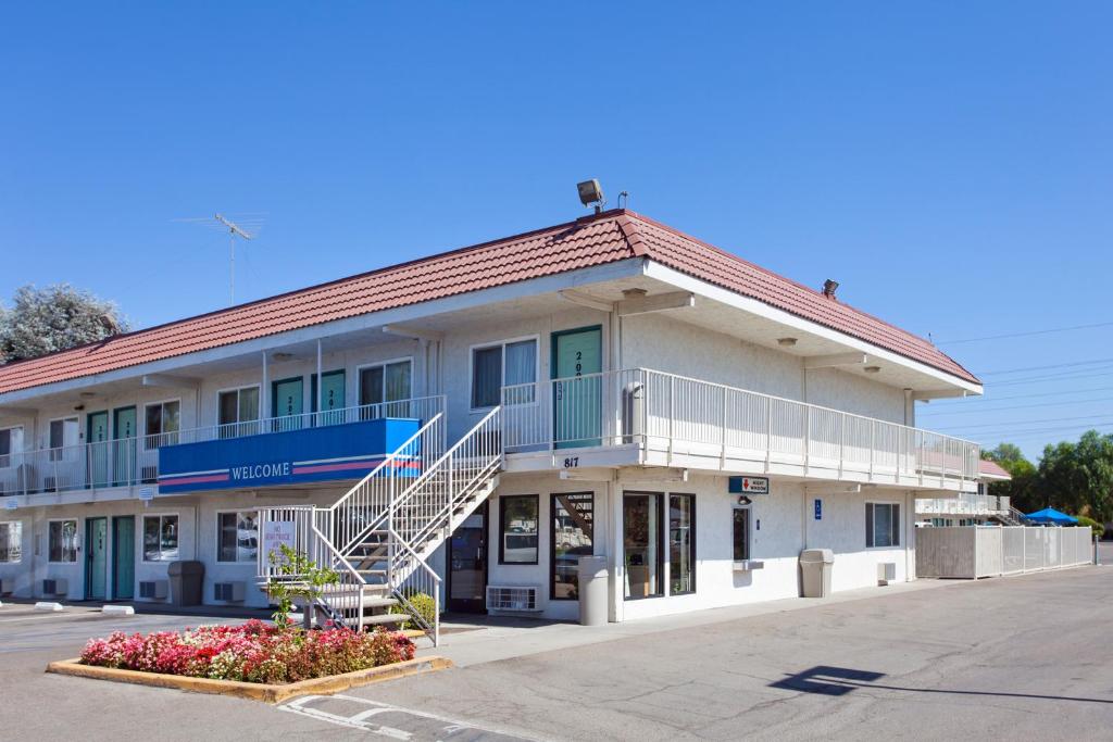 Motel 6-Stockton CA - Charter Way West - image 2